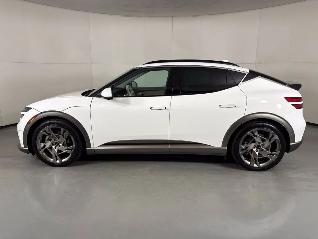 Used 2023 White Genesis Performance image 5