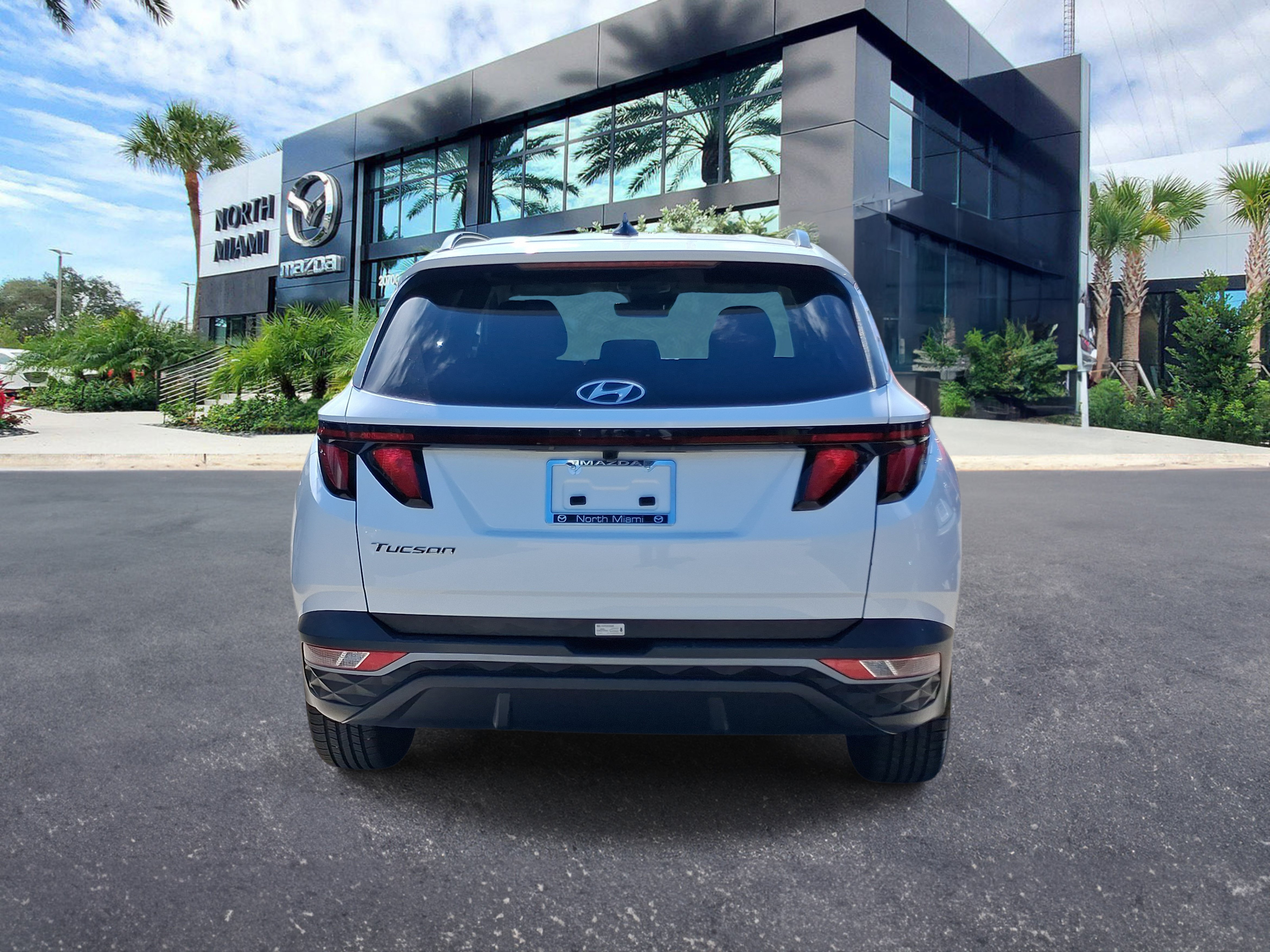 Used 2024 White Hyundai SEL image 4