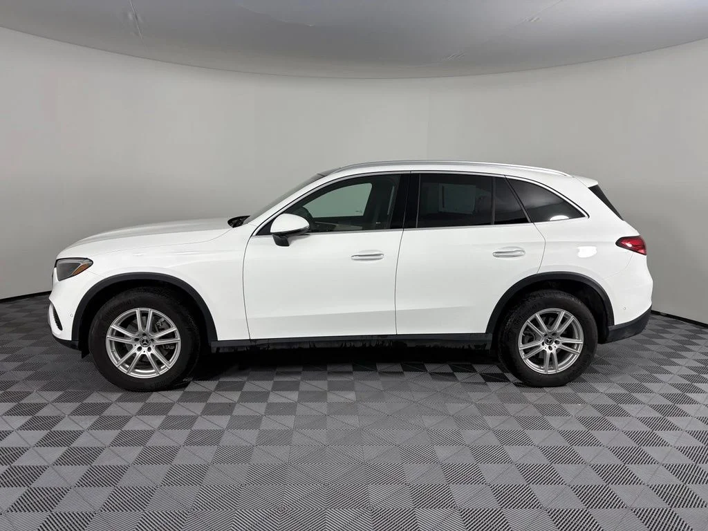 Certified Used 2025 White Mercedes-Benz GLC 300 image 4