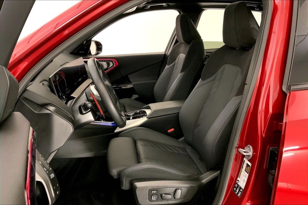 Used 2026 Vegas Red Metallic BMW  image 13