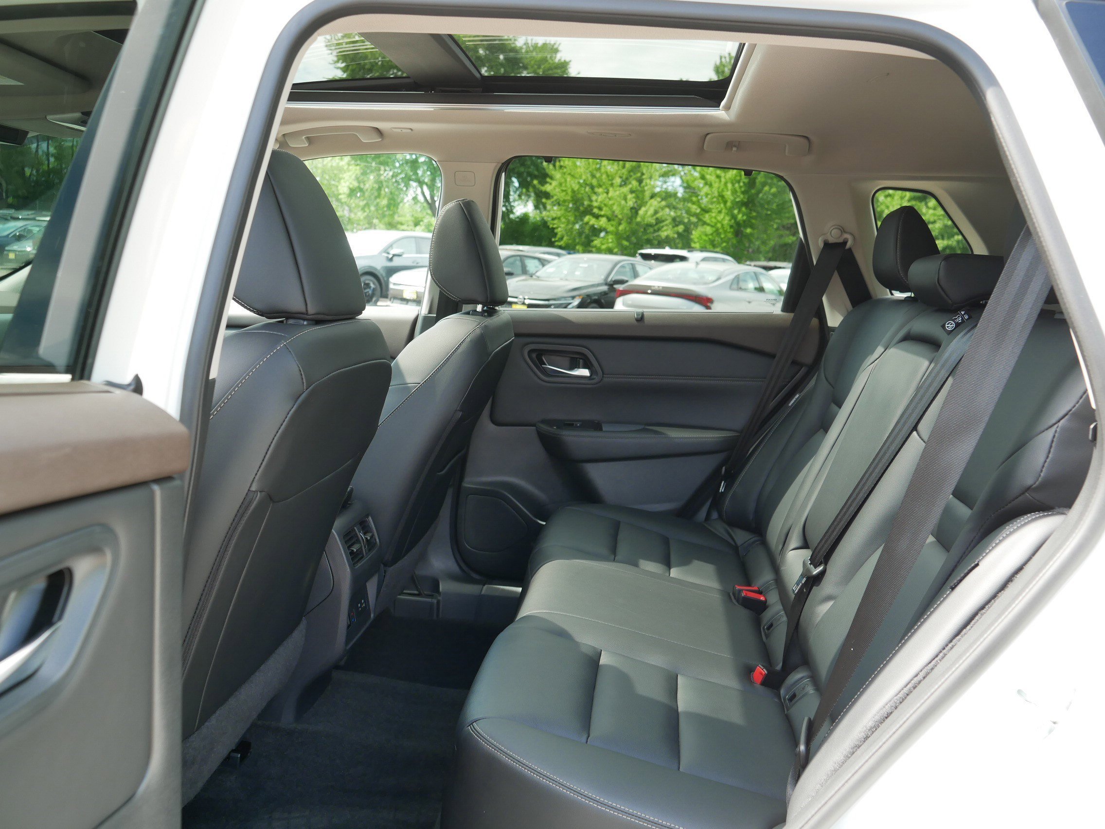 Certified Used 2023 Pearl White Tricoat Nissan SL image 35