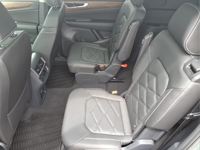 New 2026 Avocado Green Pearl Volkswagen SE w/Technology 4M image 13