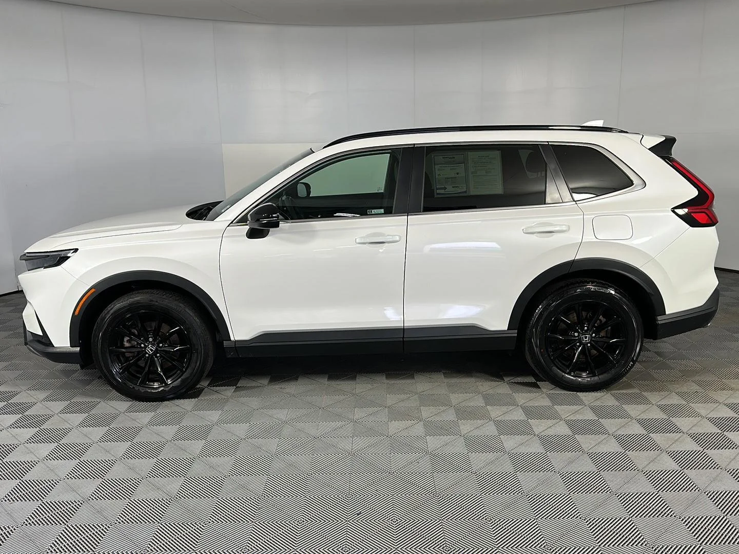 Used 2024 Platinum White Pearl Honda Sport-L image 17