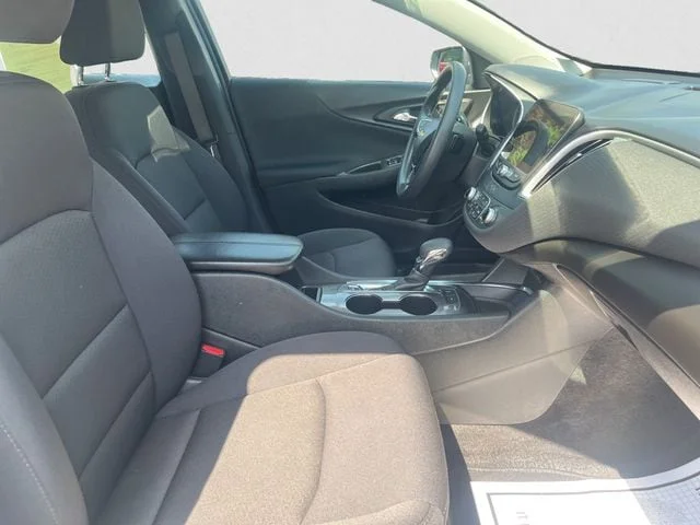 Used 2024 Summit White Chevrolet LT image 15