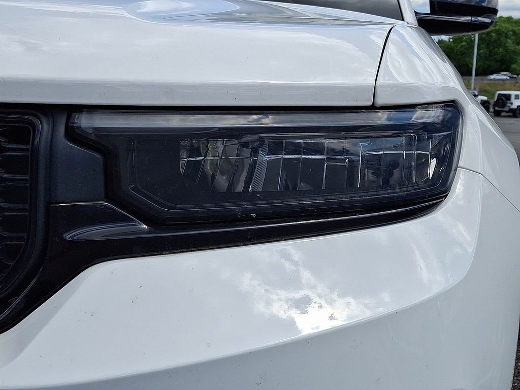 Used 2023 White Jeep Altitude X image 8