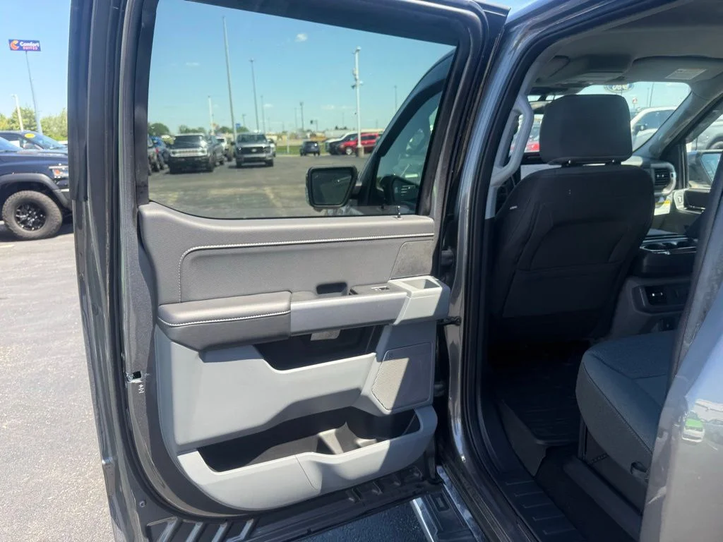2025 Ford F-150 XLT - Photo 33