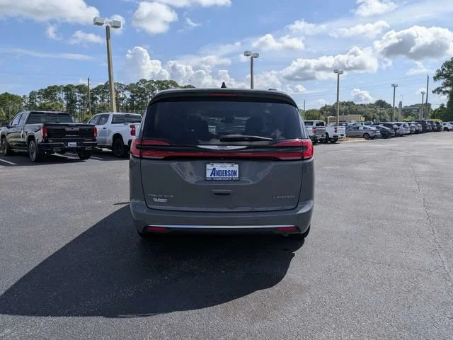 Used 2023 Gray Chrysler Limited image 4
