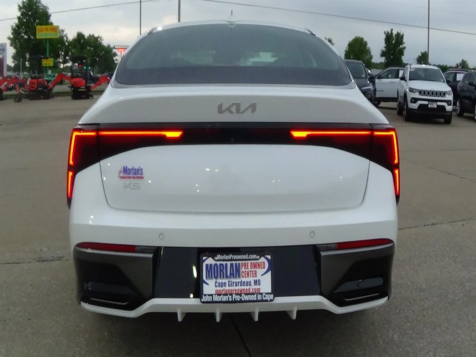 Used 2025 Snow White Kia LXS image 7