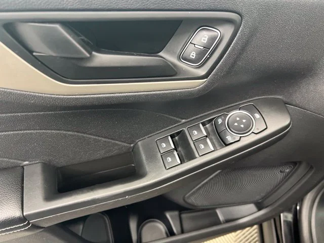 Used 2022 Black Ford SE image 13