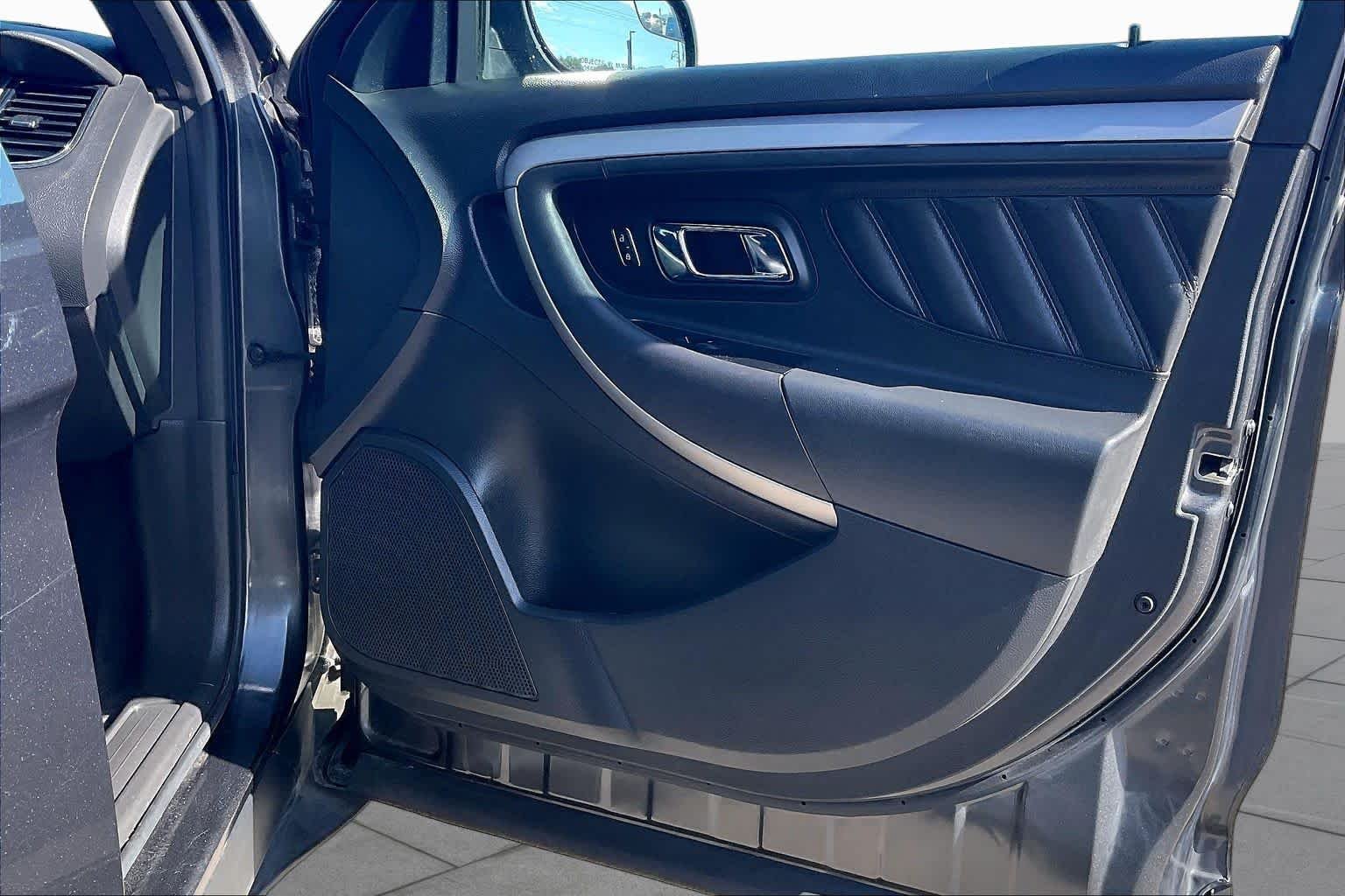 Used 2015 Magnetic Metallic Ford SEL image 23