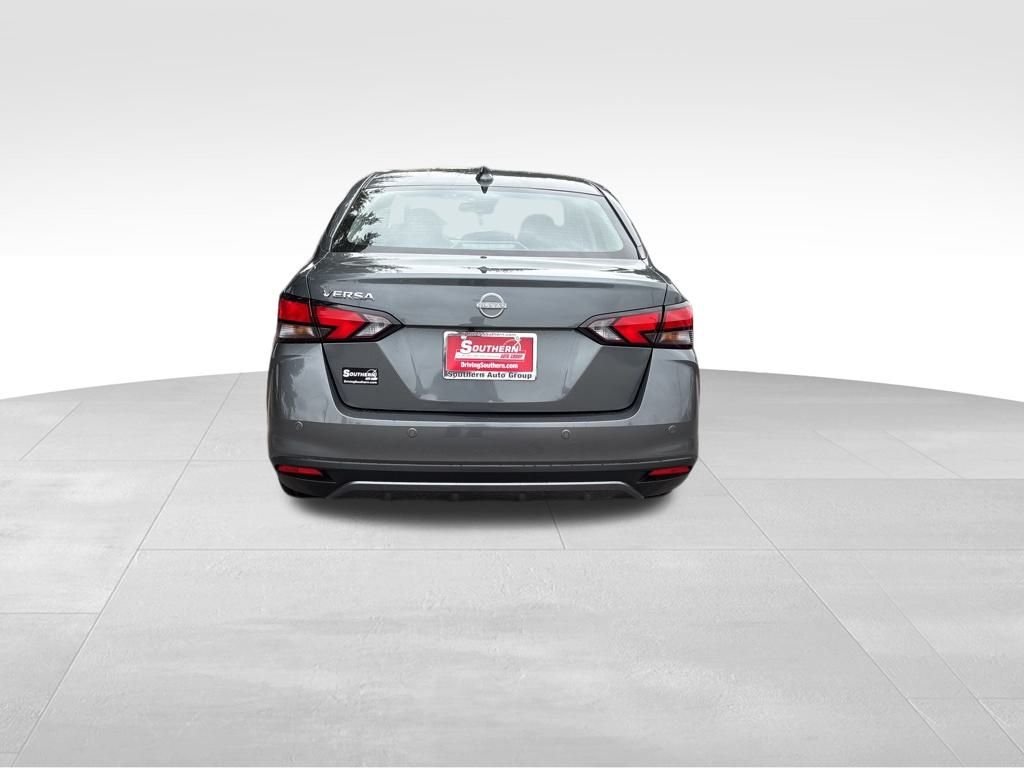2025 Nissan Versa 1.6 SV photo 2