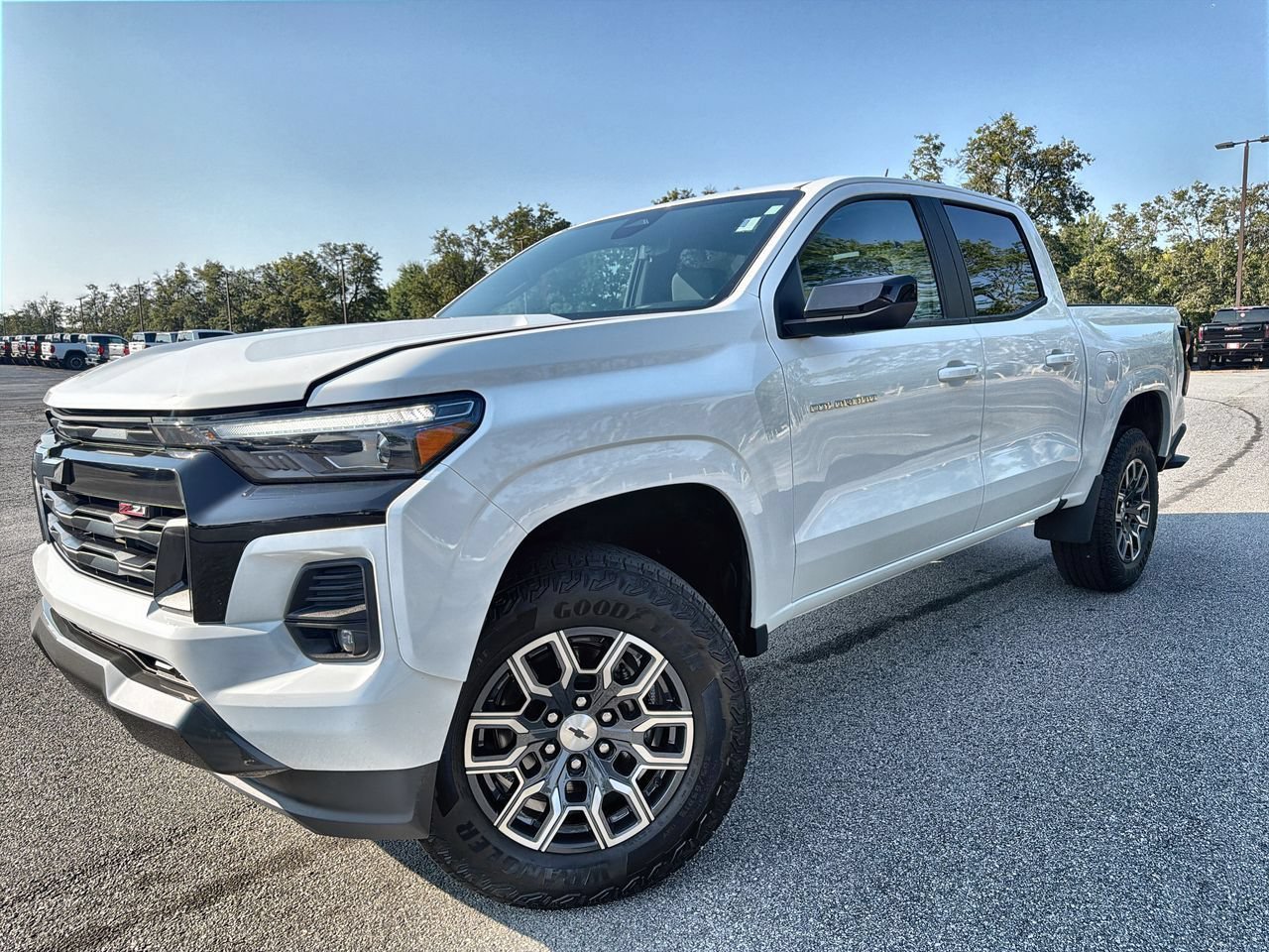 Used 2024 Summit White Chevrolet Z71 image 1