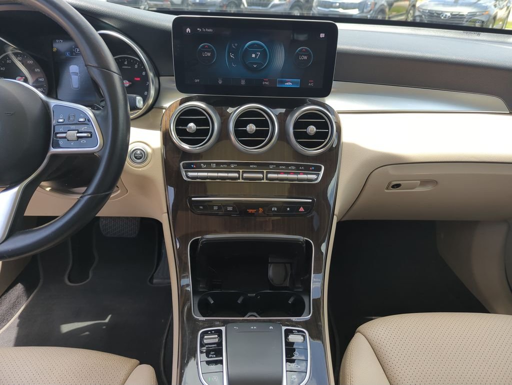 Used 2022  Mercedes-Benz GLC 300 image 25