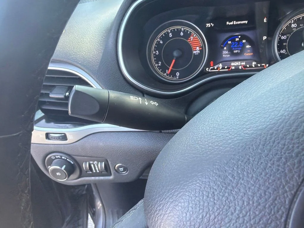 Used 2019 Gray Jeep Limited image 34