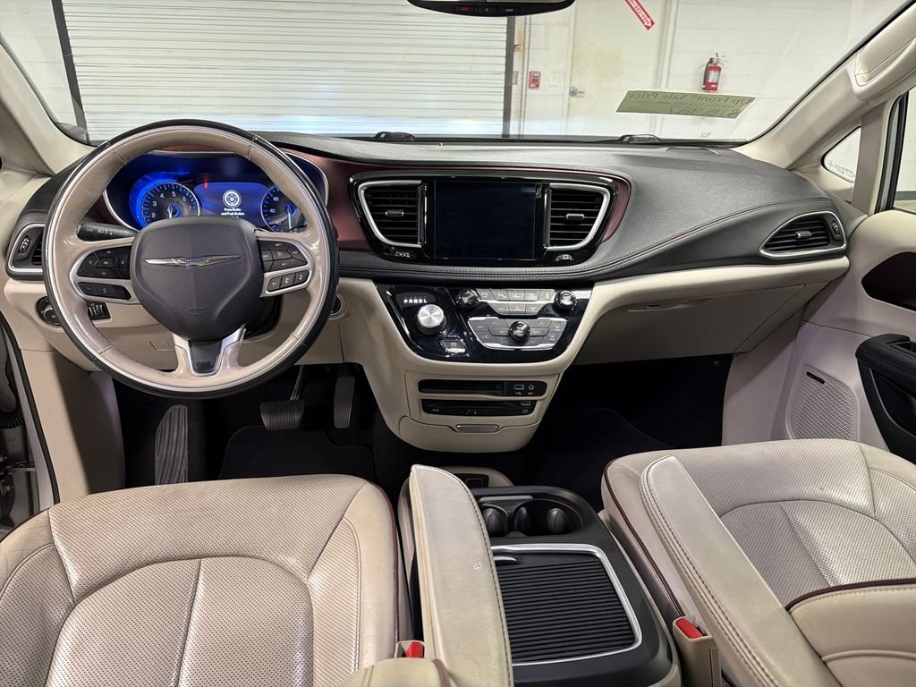 Used 2019 Silver Chrysler Limited image 32