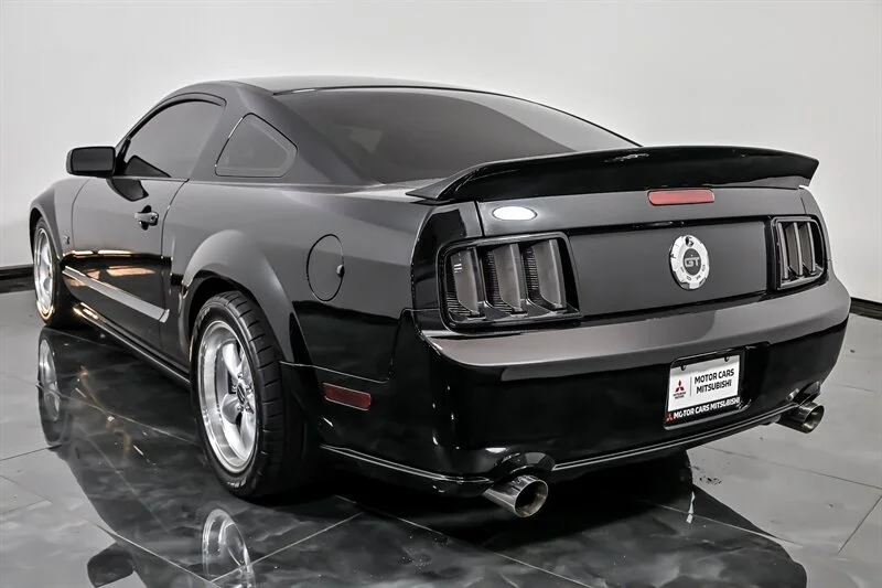 Used 2007 Black Clearcoat Ford GT Premium image 7