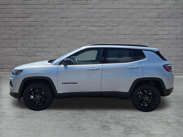 New 2026 Silver Zynith Metallic Clearcoat Jeep Latitude image 2