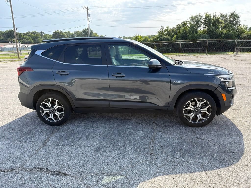 Used 2022 Gravity Gray Kia EX image 2