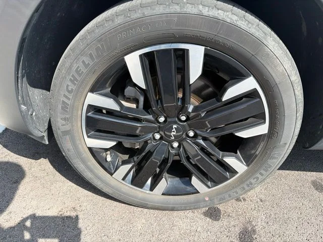 Used 2023 White Kia SX image 15