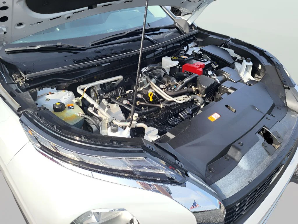 Used 2024 White Diamond Mitsubishi SE image 27