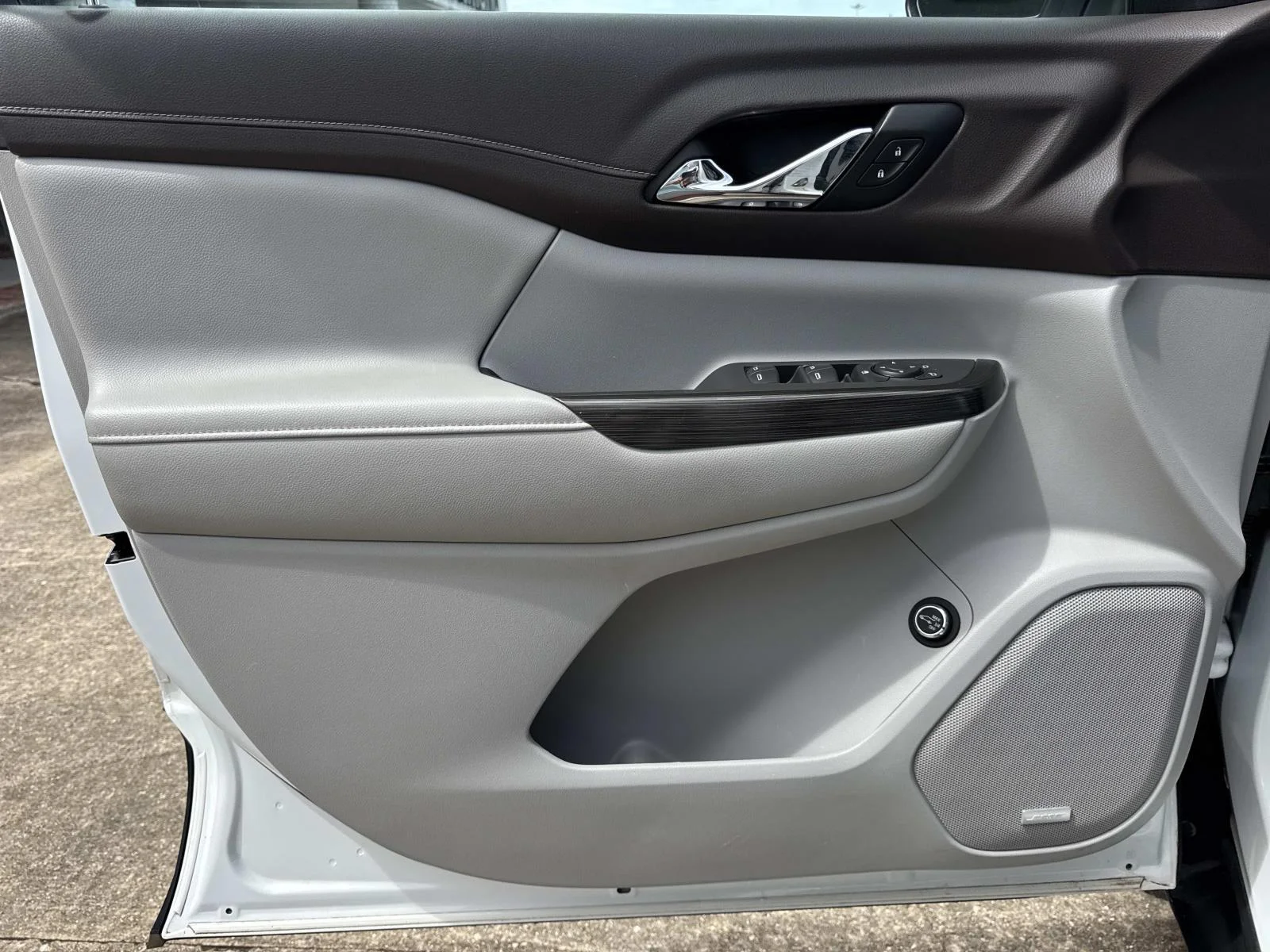 Used 2019 White GMC SLT image 18