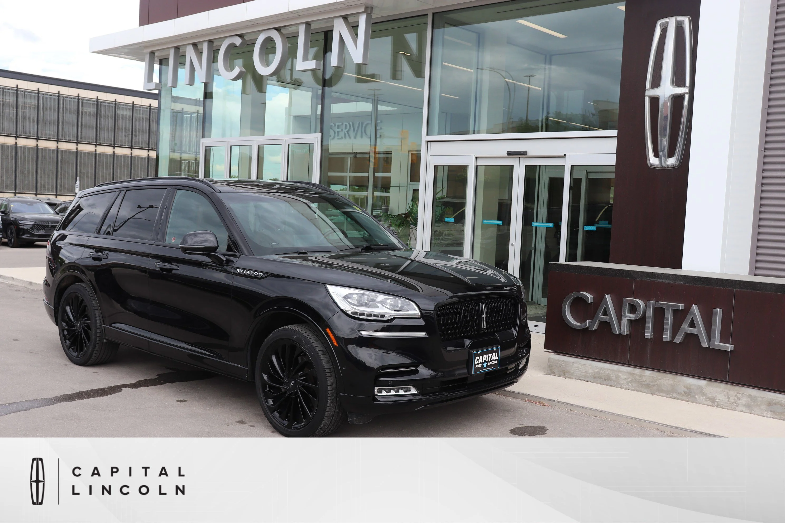 Used 2022 Black Lincoln Reserve image 1