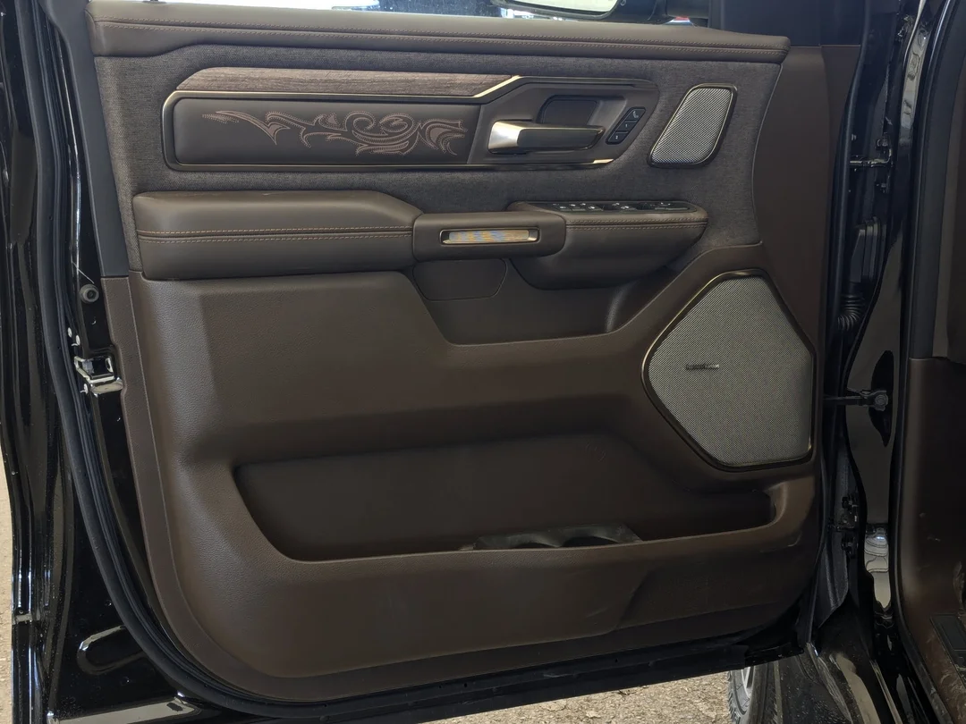 New 2026 Black RAM Limited Longhorn - - 4x4 - 5.7L HEMI V8 eTorque - Premium Leather - Pano Sunroof & More! image 11