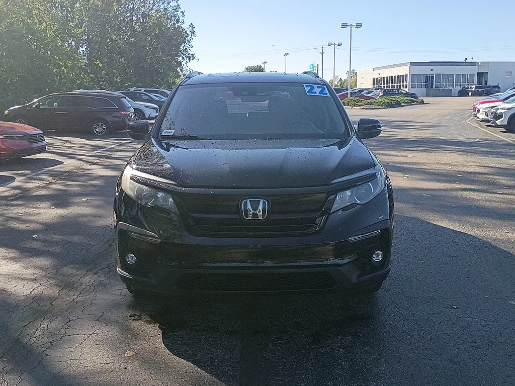 Certified Used 2022 Crystal Black Pearl Honda SE image 8