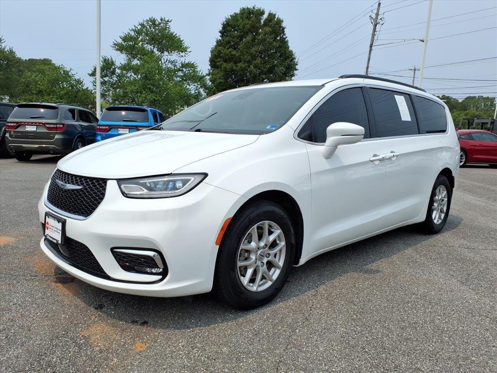 Used 2022 Bright White Clearcoat Chrysler Touring L image 8