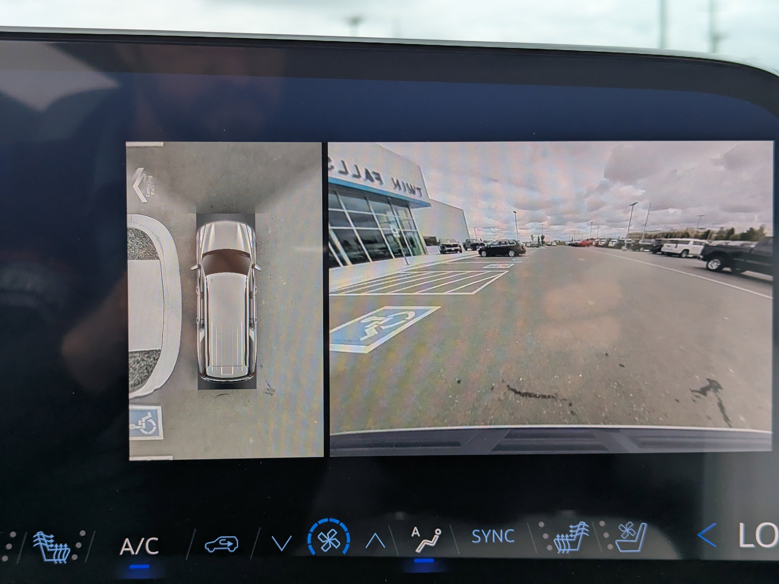 2025 Chevrolet Suburban Premier - Photo 23