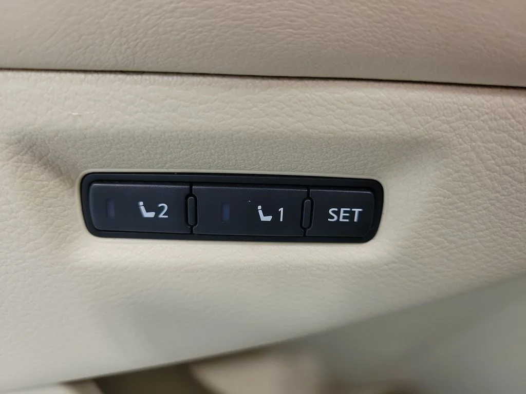 Used 2015 Red Nissan Platinum image 35