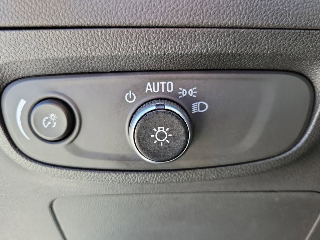 Used 2024 Summit White Buick Preferred image 19