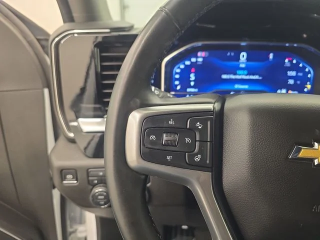Used 2025 Summit White Chevrolet LT image 30