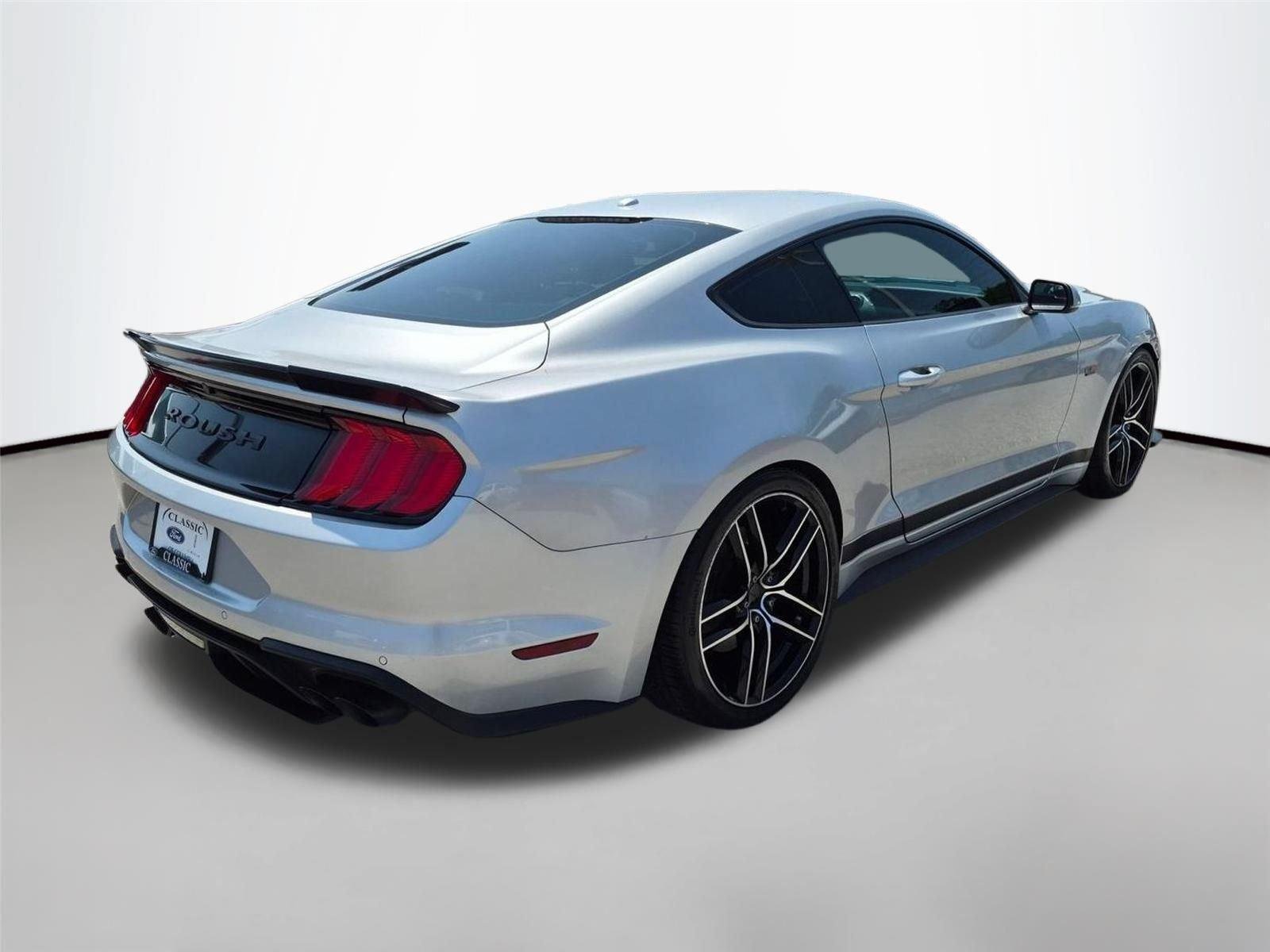 Used 2018  Ford GT Premium image 5