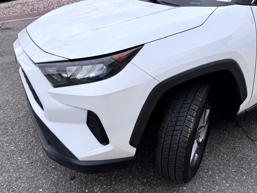 Used 2022 White Toyota LE image 5
