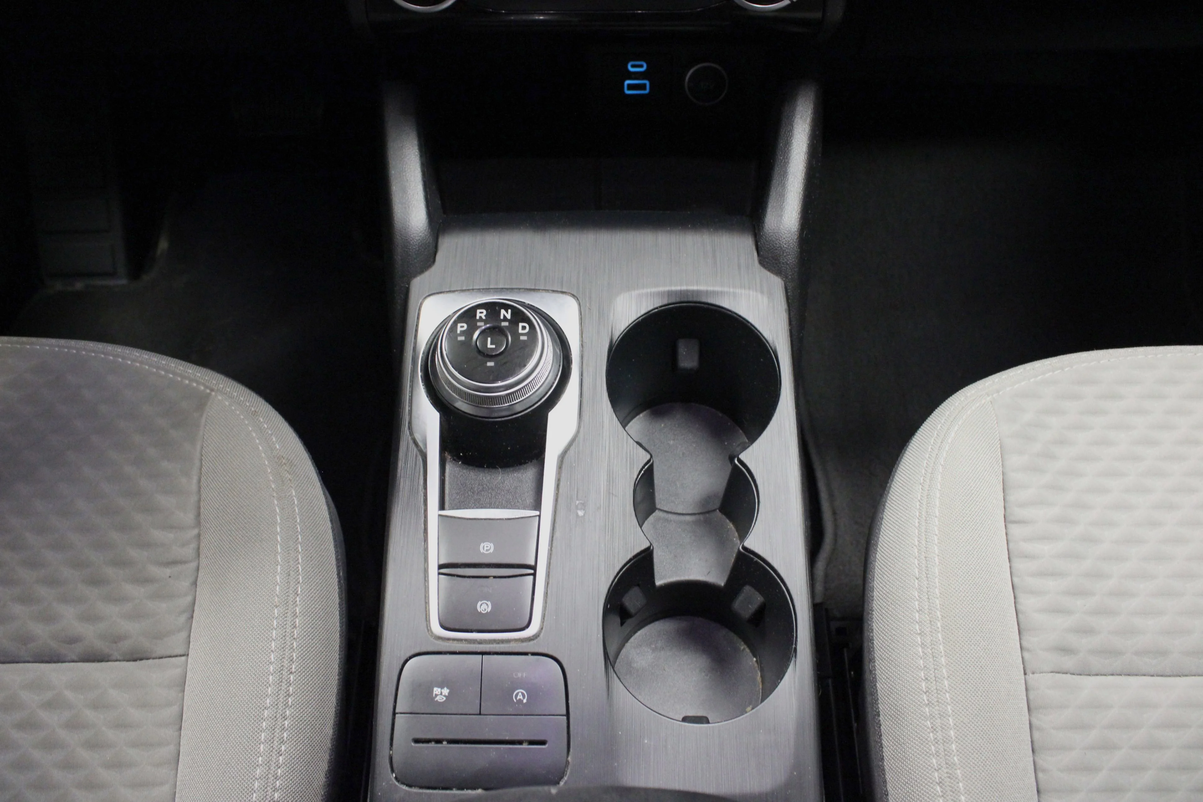 Used 2021 Agate Black Metallic Ford SE image 19