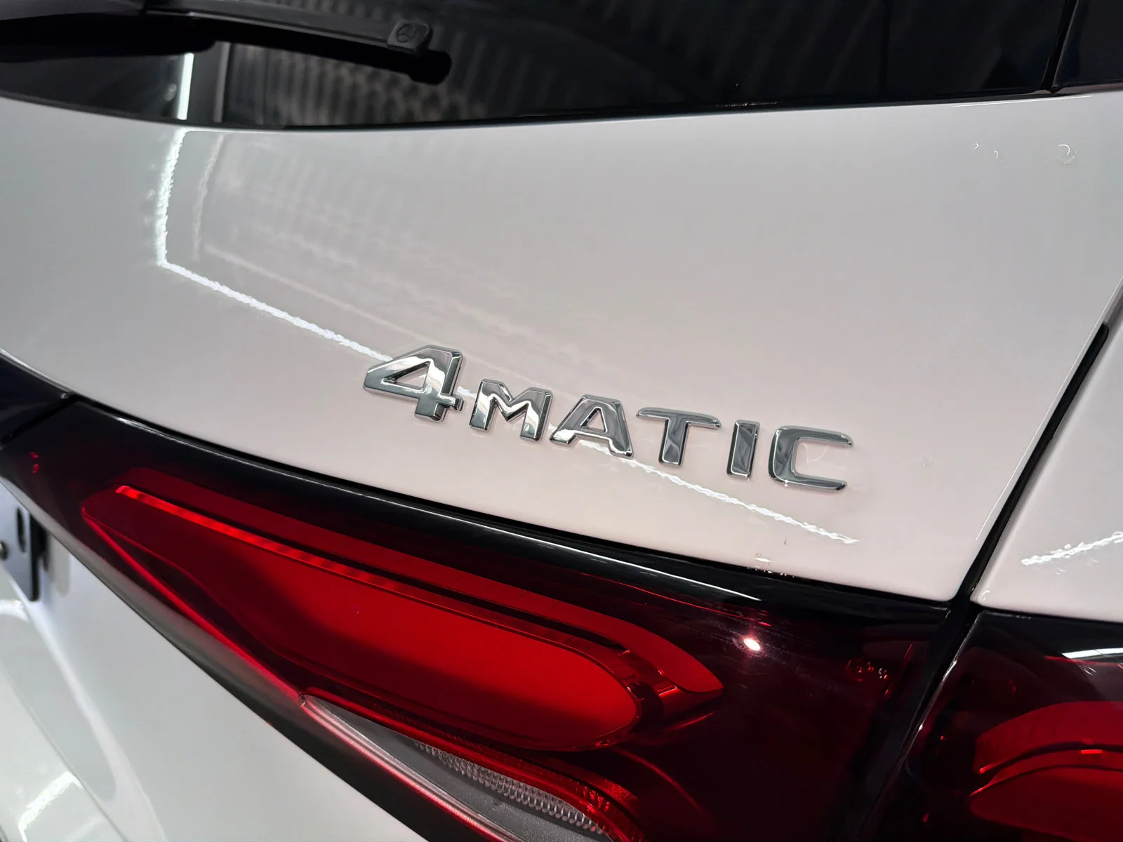 New 2027 White Mercedes-Benz GLC 300 image 30