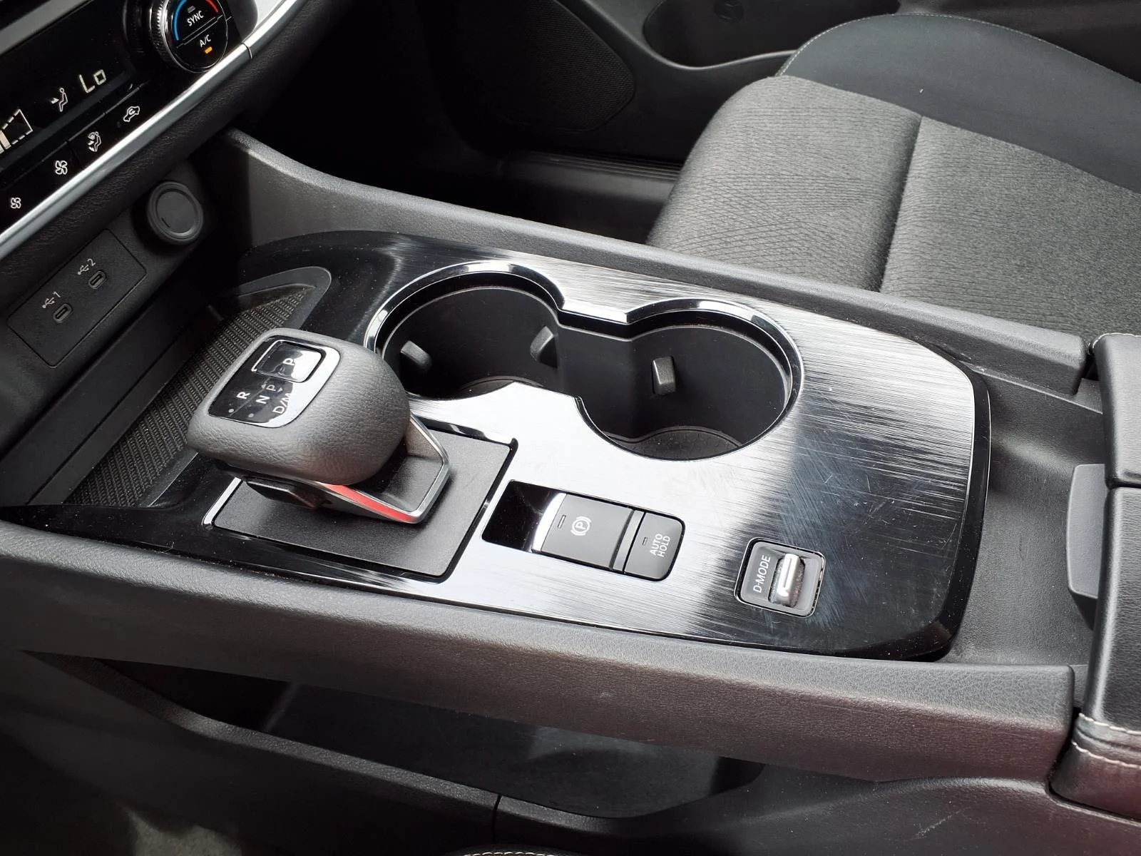Used 2024 Everest White Pearl Nissan SV image 6