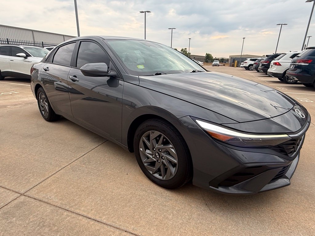 Used 2024 Gray Hyundai SEL image 7