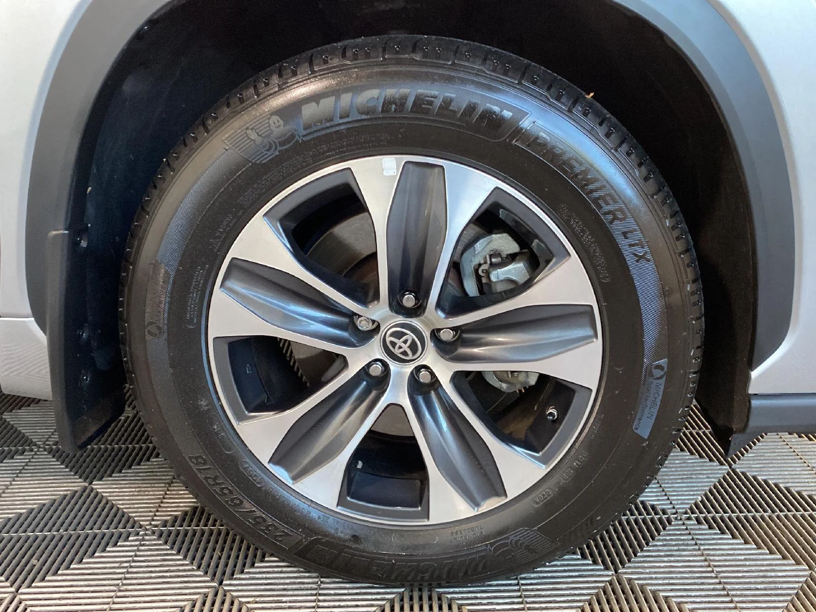 Used 2022 Celestial Silver Metallic Toyota XLE image 9