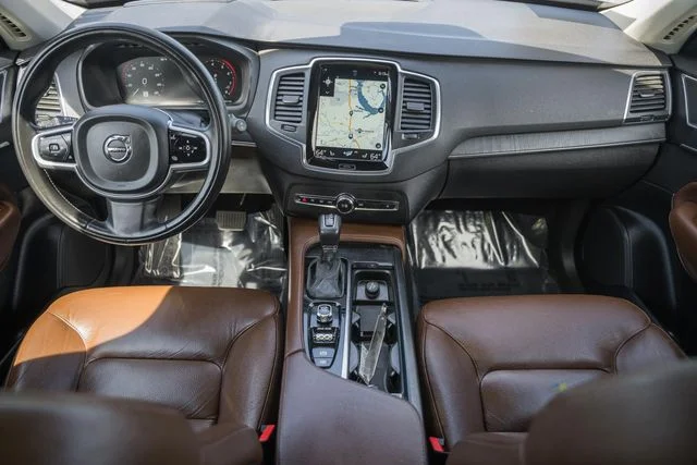 Used 2020 717 Onyx Black metallic Volvo Momentum image 21