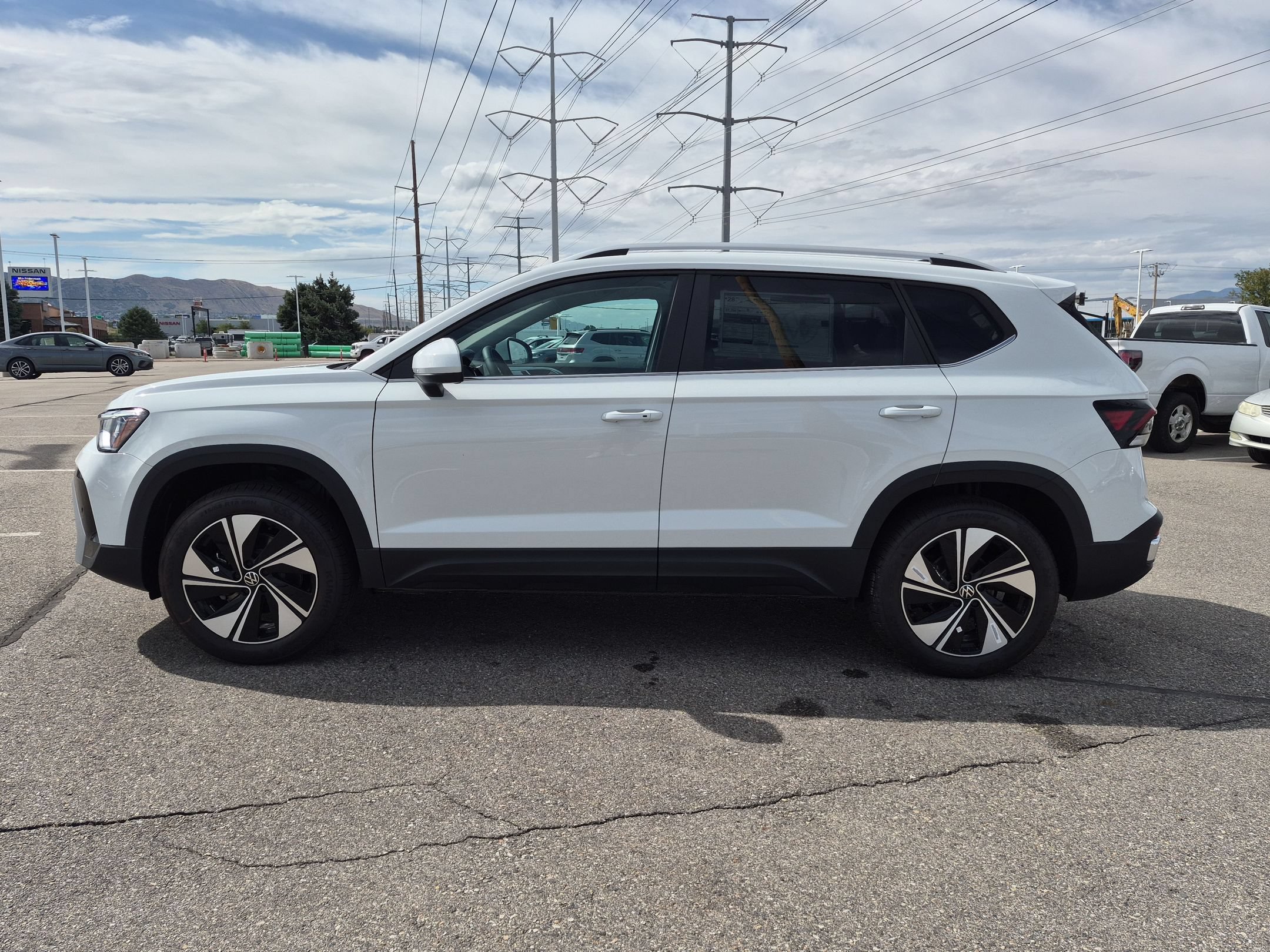 New 2026 Pure White Volkswagen SE image 7