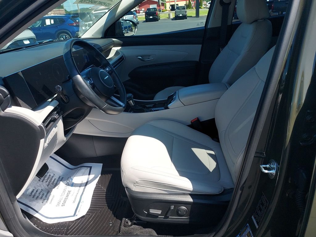 Used 2025 Green Hyundai SEL Convenience image 13