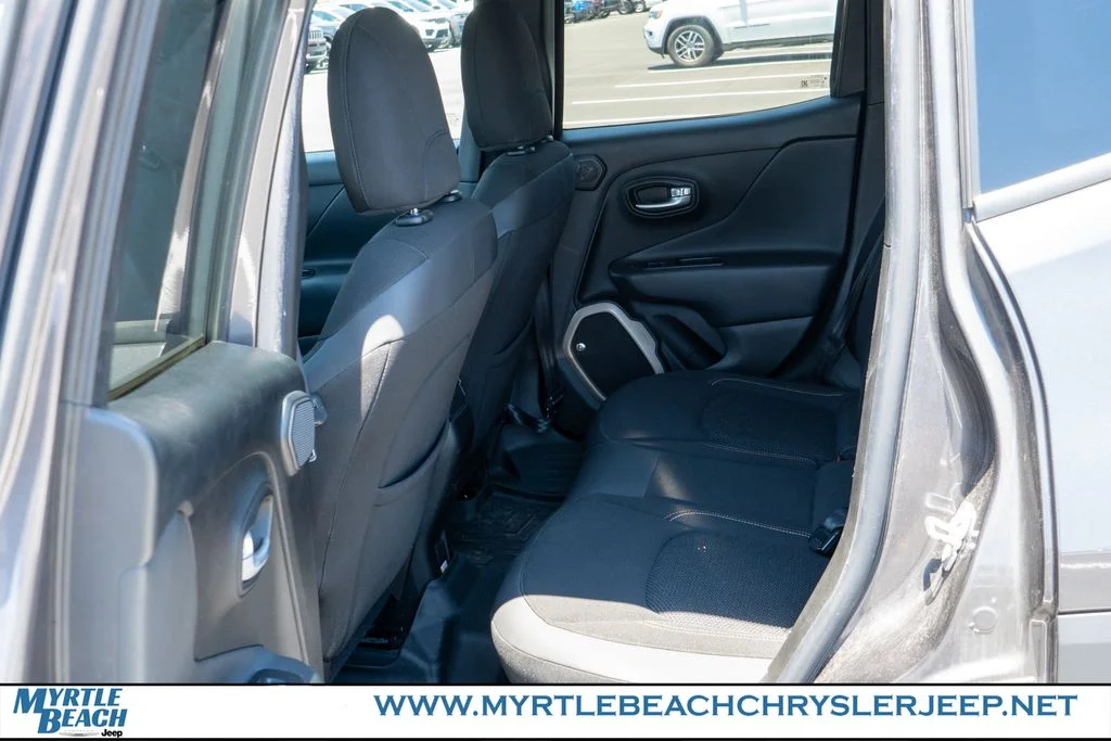 Used 2016 Granite Crystal Metallic Clearcoat Jeep Latitude image 13
