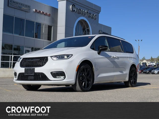 2025 Chrysler Pacifica Limited - - FWD - Nappa Leather - Adaptive Cruise - Full Sunroof - Heated Seat & Wheel & More!