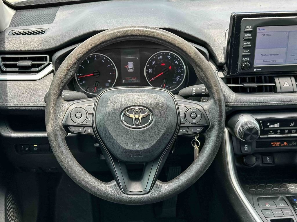 2020 Toyota RAV4 LE - Photo 26