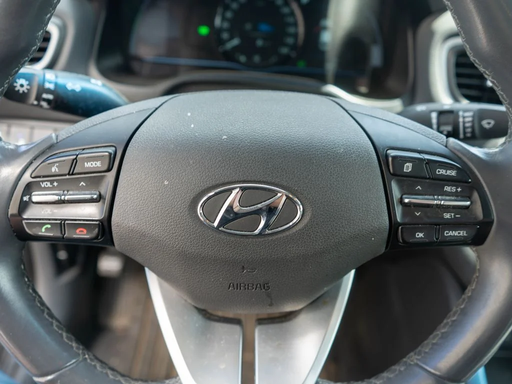 Used 2017 Black Hyundai SEL image 16