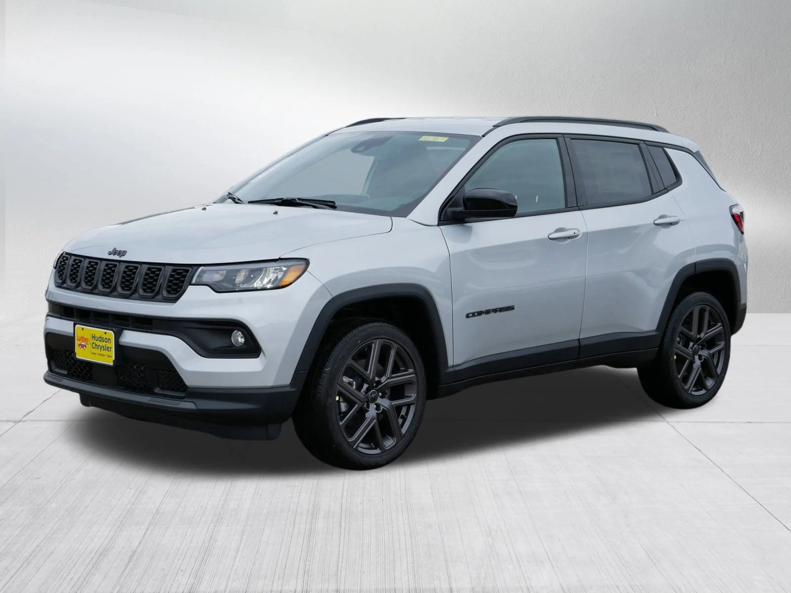New 2026 Silver Zynith Metallic Clearcoat Jeep Latitude Altitude image 4