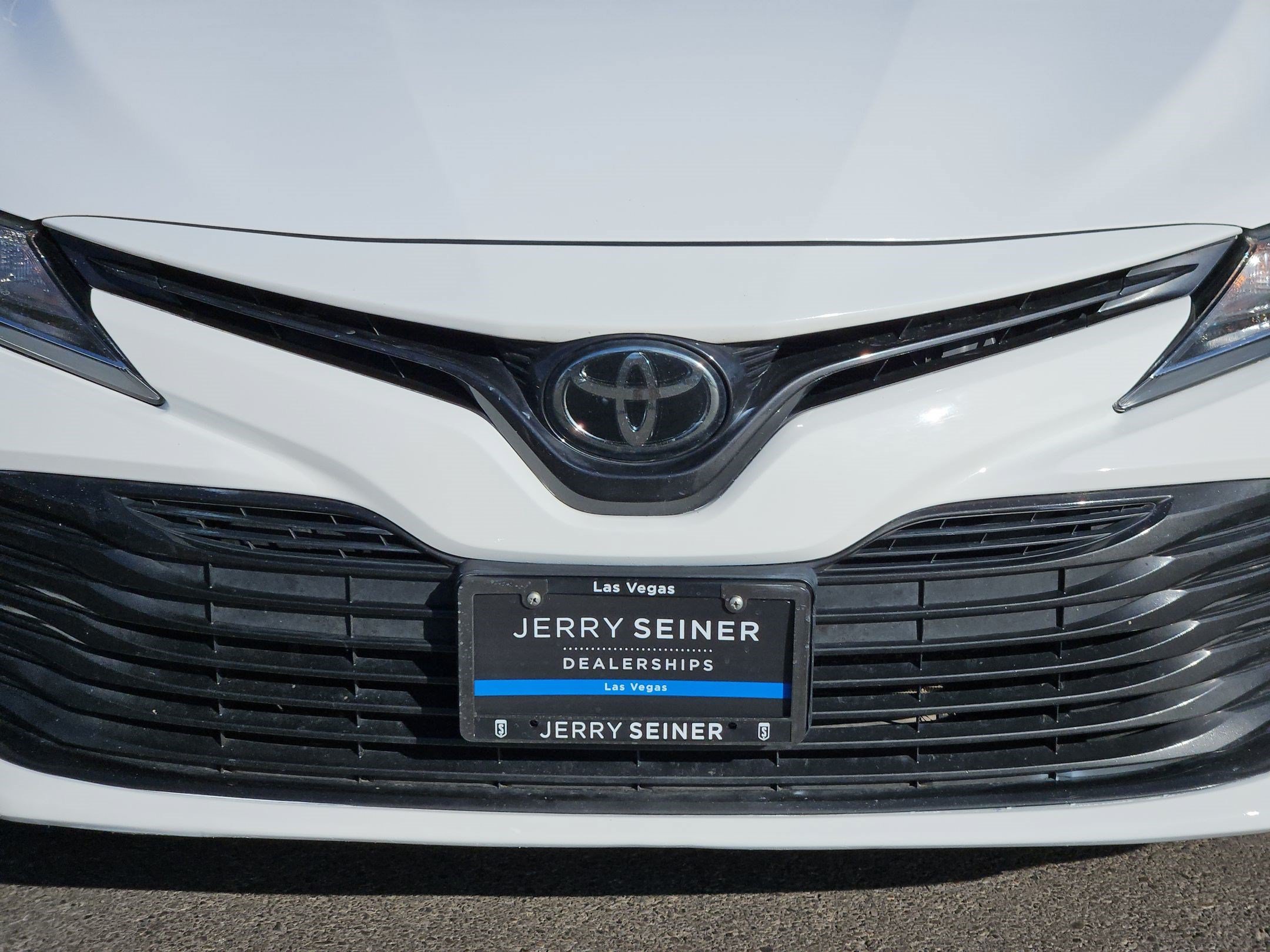 Used 2019 White Toyota LE image 9