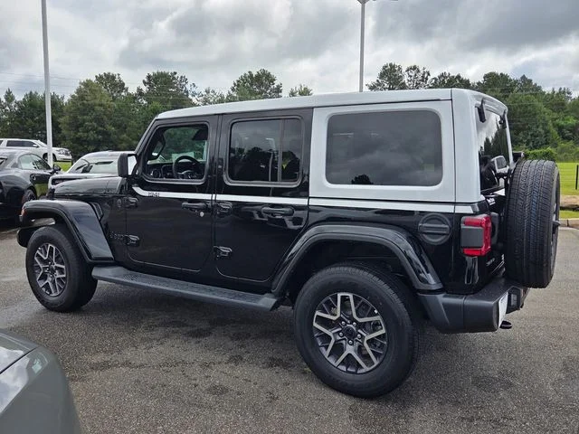 New 2026 Black Clear-Coat Exterior Paint Jeep Sahara image 9